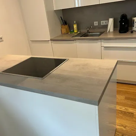 Apartment 1 Bedroom Near Station With Parking