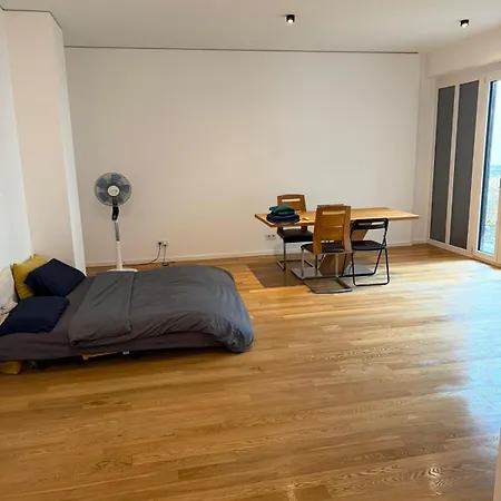Apartment 1 Bedroom Near Station With Parking